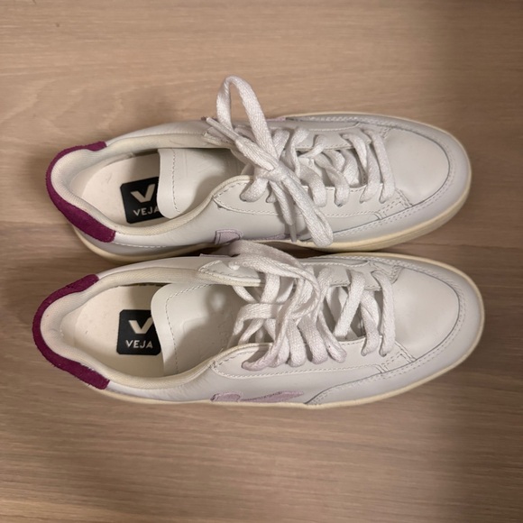 Veja Sneakers Size 37 - Picture 4 of 6